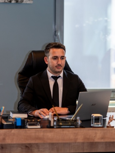 Avukat Sezer AKÇAM